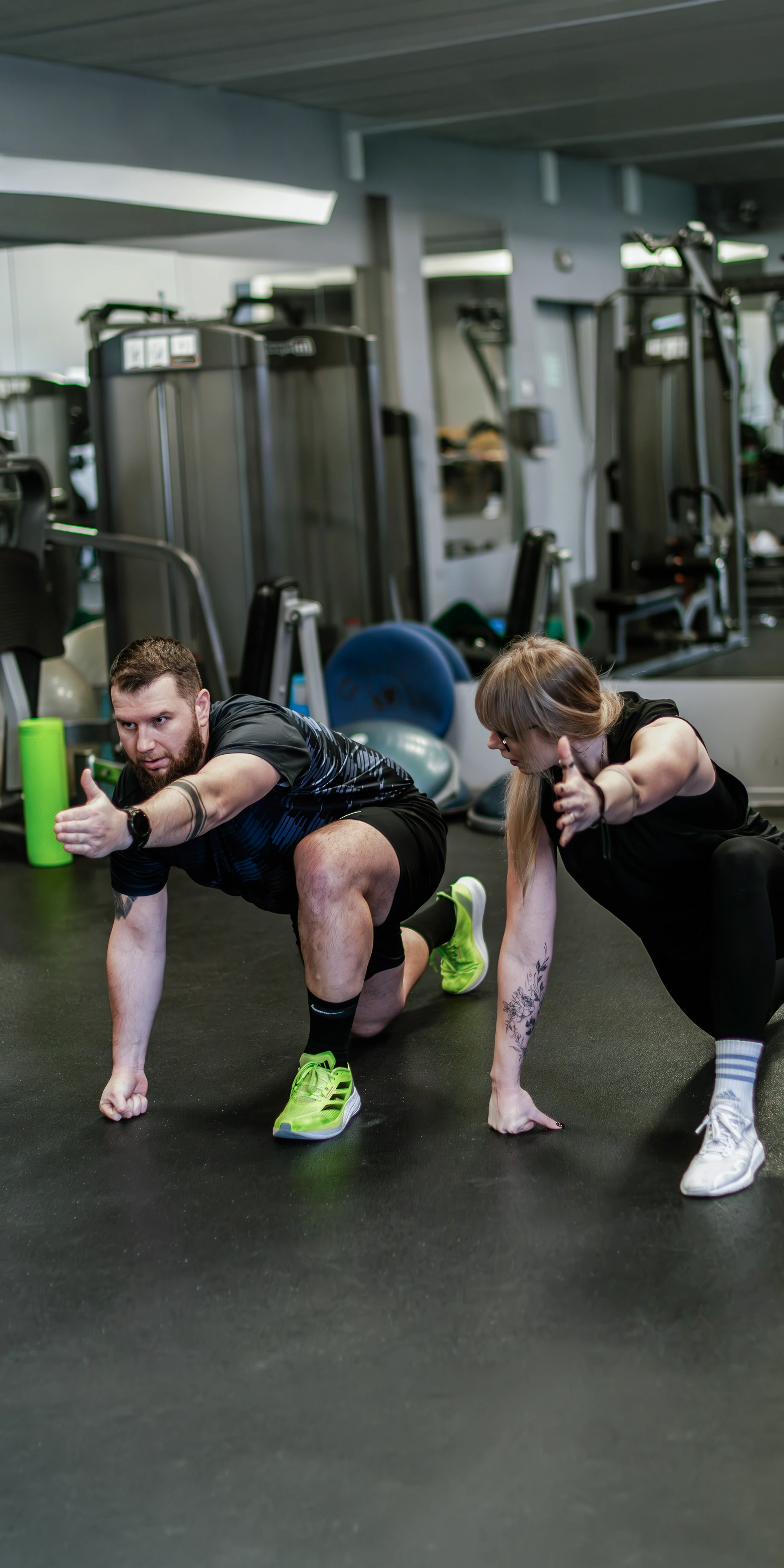 Instruktorka podczas demonstracji pracy z pacjentem